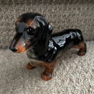 Vintage BESWICK Dachshund w/ Glossy Finish✨